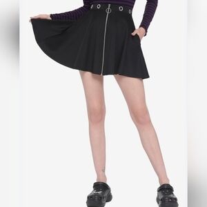 Hot Topic - Black Grommet O Ring Skater Skirt Pockets EUC Sz.Large